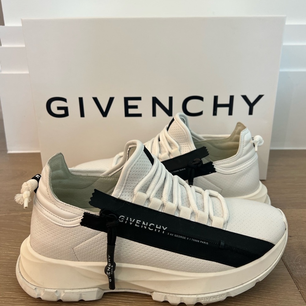 Givenchy spectre runner sneakers in perforated leather with zip